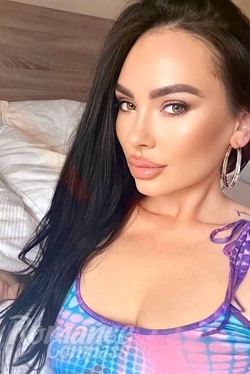 Ukrainian mail order bride Oksana from Kyiv with blonde hair and green eye color - image 1