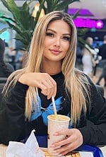 Ukrainian mail order bride Olena from Warsaw with blonde hair and green eye color - image 4