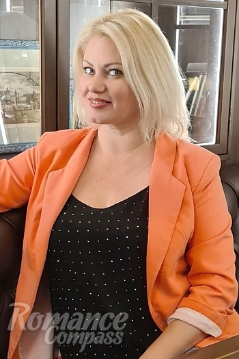Ukrainian mail order bride Tatyana from Vinnytsia with blonde hair and blue eye color - image 1