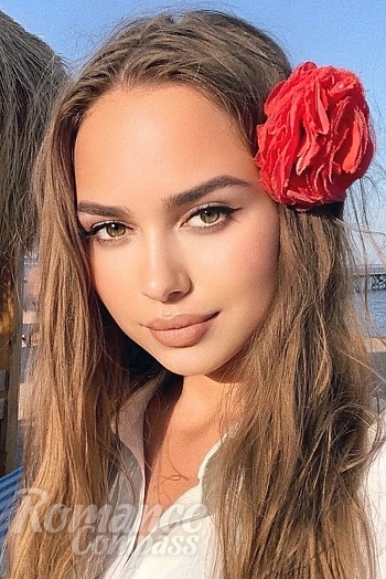 Ukrainian mail order bride Maria from Kyiv with light brown hair and brown eye color - image 1