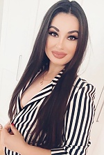 Ukrainian mail order bride Olena from Leipzig with black hair and hazel eye color - image 6