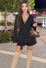 Ukrainian mail order bride Daria from Miami with black hair and brown eye color - image 2