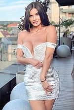 Ukrainian mail order bride Olga from Uzhhorod with black hair and brown eye color - image 2