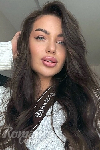 Ukrainian mail order bride Anastisiia from Vinnytsia with brunette hair and green eye color - image 1