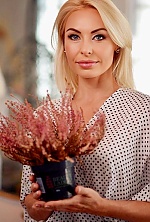 Ukrainian mail order bride Tetiana from Muscat with blonde hair and blue eye color - image 2