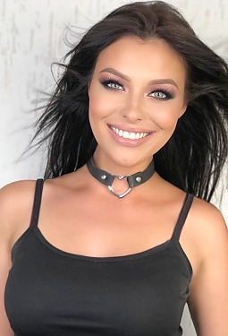 Alona, 31 y.o. from Kyiv, Ukraine