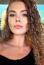 Ukrainian mail order bride Diana from Berlin with light brown hair and brown eye color - image 3