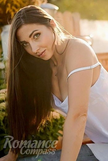Ukrainian mail order bride Victoria from Mexico City with brunette hair and green eye color - image 1