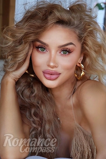 Ukrainian mail order bride Raisa from Bucharest with blonde hair and green eye color - image 1