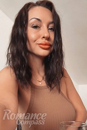 Ukrainian mail order bride Viktoriya from Constanța with brunette hair and green eye color - image 1