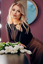 Ukrainian mail order bride Iryna from Chicago with blonde hair and green eye color - image 4
