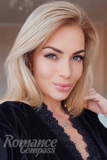 Ukrainian mail order bride Vironika from New York with blonde hair and grey eye color - image 1