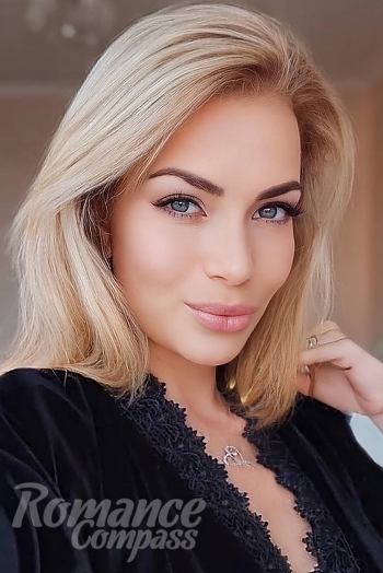Ukrainian mail order bride Vironika from New York with blonde hair and grey eye color - image 1
