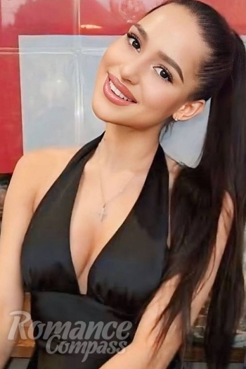 Ukrainian mail order bride Olena from Kyiv with brunette hair and green eye color - image 1