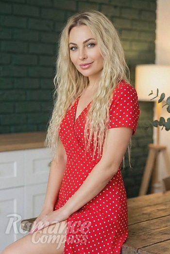 Ukrainian mail order bride Elena from Vienna with blonde hair and blue eye color - image 1