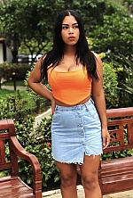 Ukrainian mail order bride Tais from S&atilde;o Paulo with black hair and black eye color - image 6