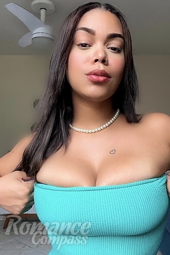 Ukrainian mail order bride Tais from S&atilde;o Paulo with black hair and black eye color - image 1