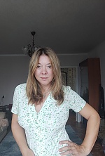 Ukrainian mail order bride Larisa from Kamianets-Podilskyi with light brown hair and brown eye color - image 7