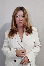 Ukrainian mail order bride Larisa from Kamianets-Podilskyi with light brown hair and brown eye color - image 4