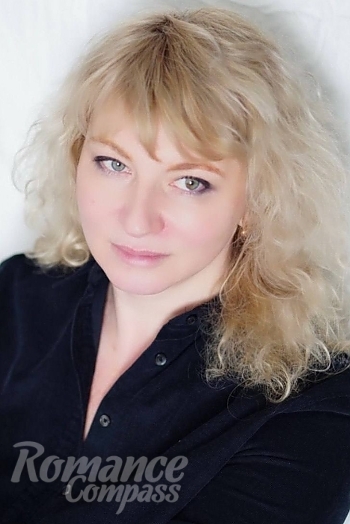 Ukrainian mail order bride Elena from Botoșani with light brown hair and green eye color - image 1