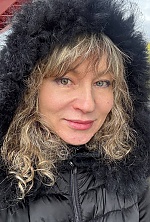 Ukrainian mail order bride Elena from Botoșani with light brown hair and green eye color - image 14