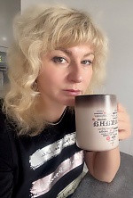 Ukrainian mail order bride Elena from Botoșani with light brown hair and green eye color - image 18