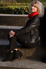 Ukrainian mail order bride Elena from Botoșani with light brown hair and green eye color - image 10