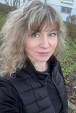 Ukrainian mail order bride Elena from Botoșani with light brown hair and green eye color - image 7