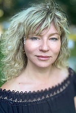 Ukrainian mail order bride Elena from Botoșani with light brown hair and green eye color - image 4