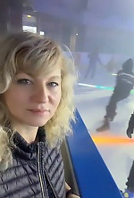 Ukrainian mail order bride Elena from Botoșani with light brown hair and green eye color - image 9