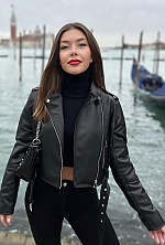 Ukrainian mail order bride Olena from Limassol with light brown hair and blue eye color - image 8