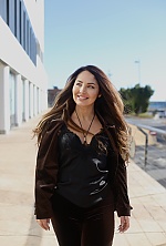 Ukrainian mail order bride Aziza from Alicante with light brown hair and green eye color - image 10