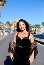 Ukrainian mail order bride Aziza from Alicante with light brown hair and green eye color - image 8