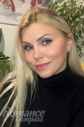 Ukrainian mail order bride Yuilia from Bamberg with blonde hair and grey eye color - image 1