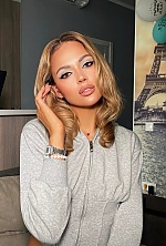 Ukrainian mail order bride Arina from Kyiv with blonde hair and hazel eye color - image 4