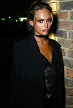 Ukrainian mail order bride Arina from Kyiv with blonde hair and hazel eye color - image 3