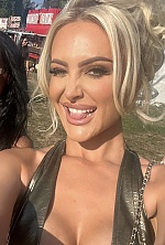 Ukrainian mail order bride Lilly from London with blonde hair and blue eye color - image 9