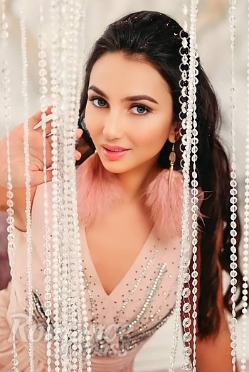 Ukrainian mail order bride Valeria from Lviv with brunette hair and green eye color - image 1