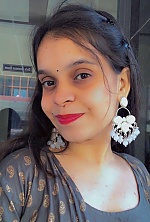 Ukrainian mail order bride Vishakha from Jagādhri with black hair and black eye color - image 8