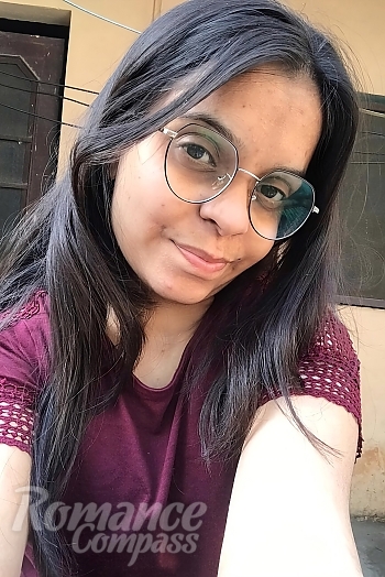 Ukrainian mail order bride Vishakha from Jagādhri with black hair and black eye color - image 1