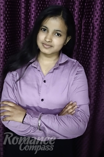 Ukrainian mail order bride Lucky from Shamli with black hair and brown eye color - image 1