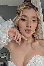 Ukrainian mail order bride Alona from Kiyiv with light brown hair and green eye color - image 9