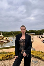 Ukrainian mail order bride Alona from Kiyiv with light brown hair and green eye color - image 3