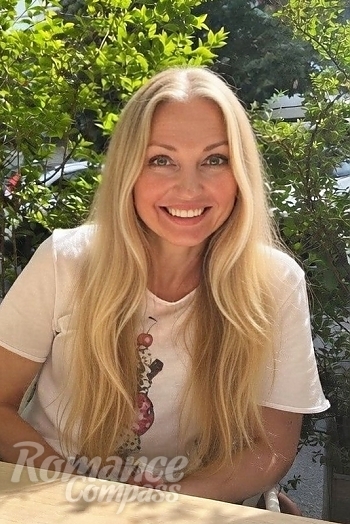 Ukrainian mail order bride Angela from Praha 11 with blonde hair and blue eye color - image 1