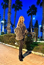 Ukrainian mail order bride Oksana from Valencia with blonde hair and green eye color - image 10