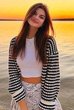 Ukrainian mail order bride Vladyslava from Bielefeld with black hair and brown eye color - image 6