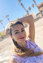 Ukrainian mail order bride Alina from Valencia with light brown hair and brown eye color - image 4