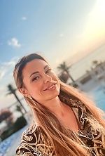 Ukrainian mail order bride Alina from Valencia with light brown hair and brown eye color - image 4