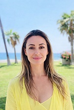 Ukrainian mail order bride Alina from Valencia with light brown hair and brown eye color - image 3