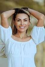 Ukrainian mail order bride Alina from Valencia with light brown hair and brown eye color - image 16